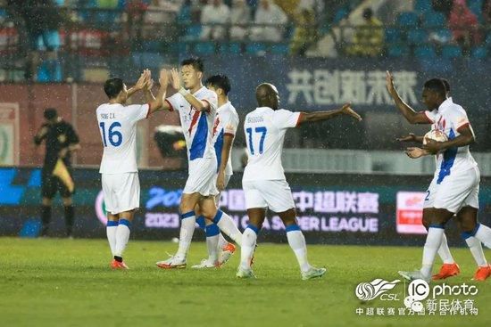 从此，调琴师的命运便与不雅众那颗严重的心牢牢的系在一路。
